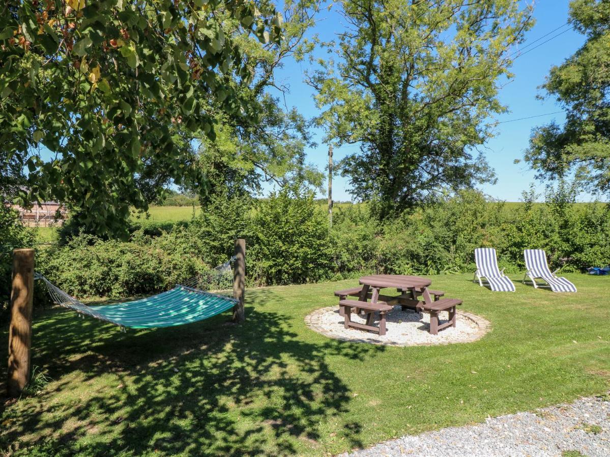 The Den, Bank Top Farm Ашборн Экстерьер фото